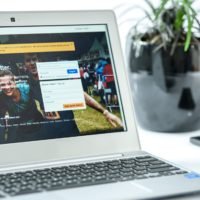 tuned on gray laptop computer: Meilleur générateur page de destination AI - Outils gratuits