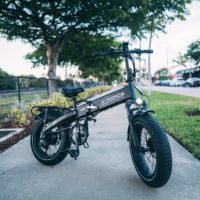 electric bike on pavement: La meilleure marque de vélo électrique