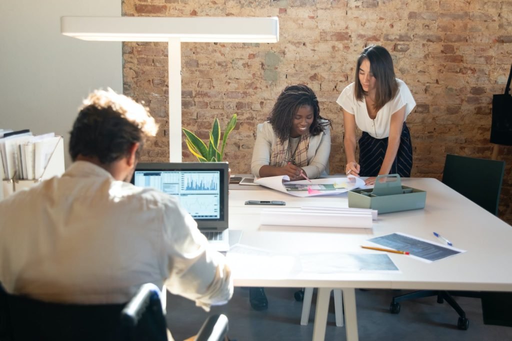 man people woman coffee: high ticket smma niches list